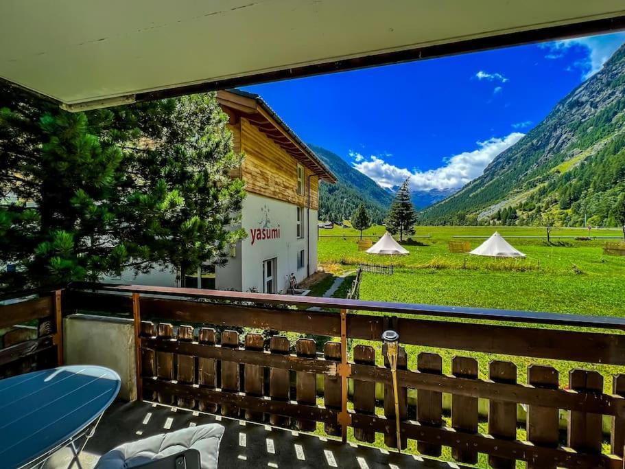 Panorama Apartment For 4 Near Zermatt Täsch Exterior photo